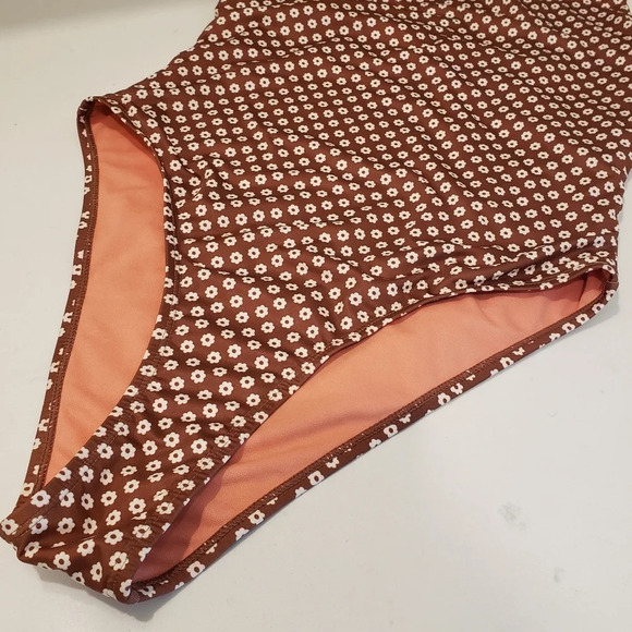 Quintsoul NWOT 1-pc Michelen Innocence 70s print daisy print tie shoulder - Picture 4 of 13